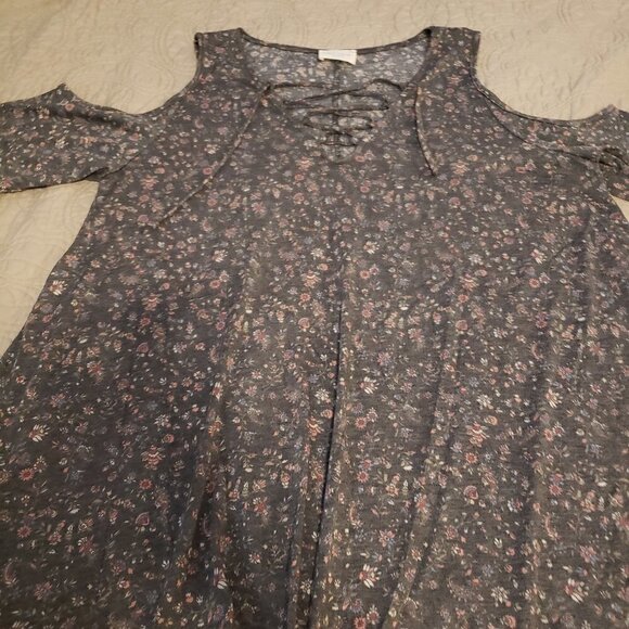 1.4.3. Story by Line Up Gray Cold Shoulder Top - Picture 1 of 9